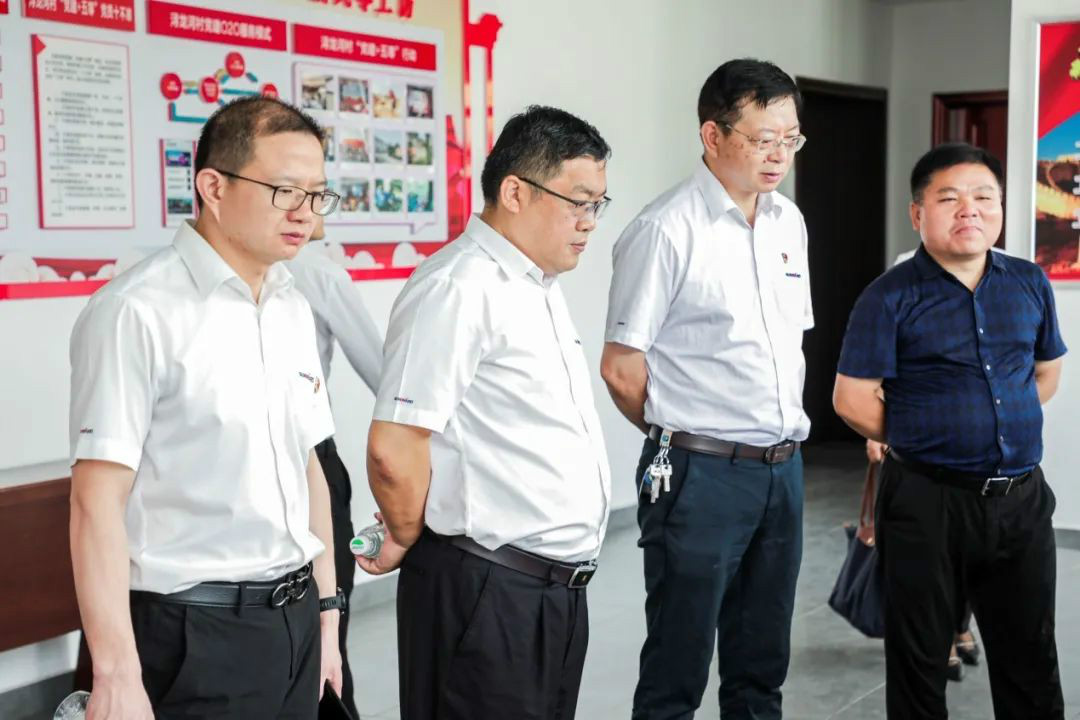 龙8头号玩家智能党委赴浔龙河交流学习