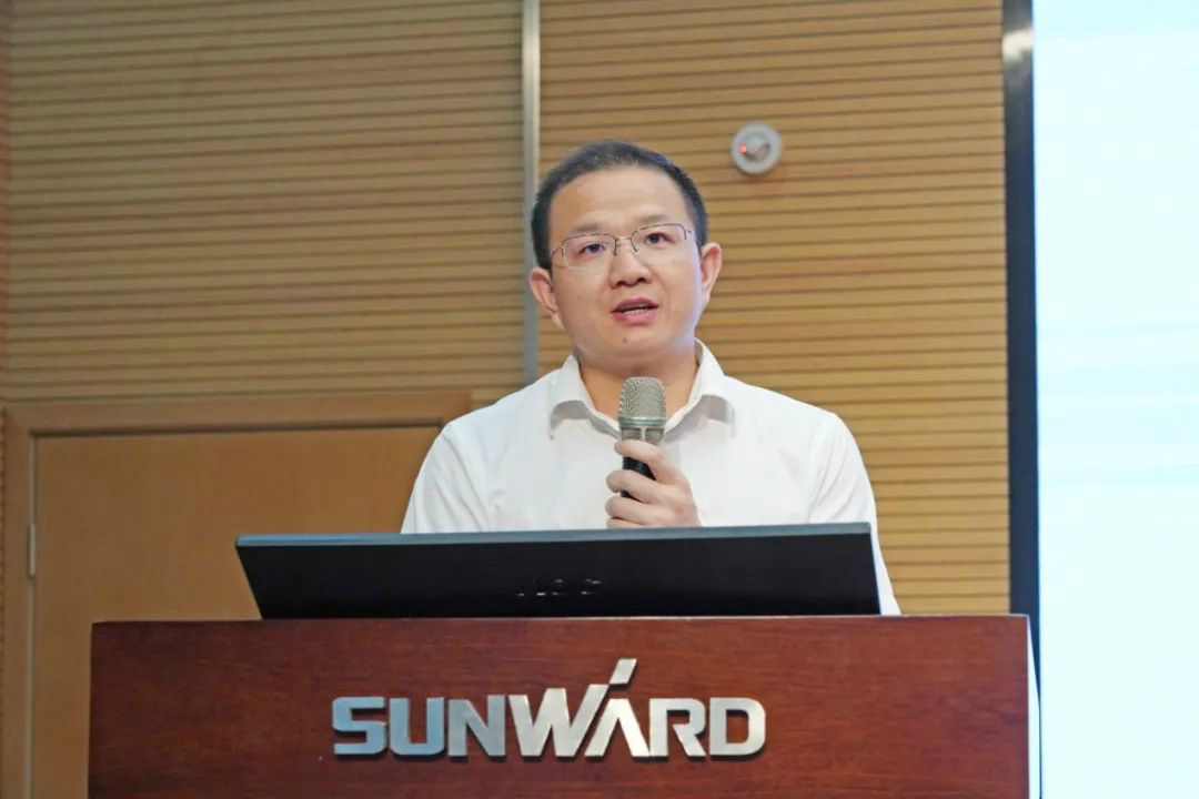 传承革命先烈精神，，，，，，双促双融助力生长——龙8头号玩家智能、市疾控中心联合开展主题党日活动