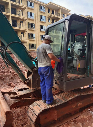 感恩相伴 关爱相随 ——江西龙8头号玩家效劳万里行