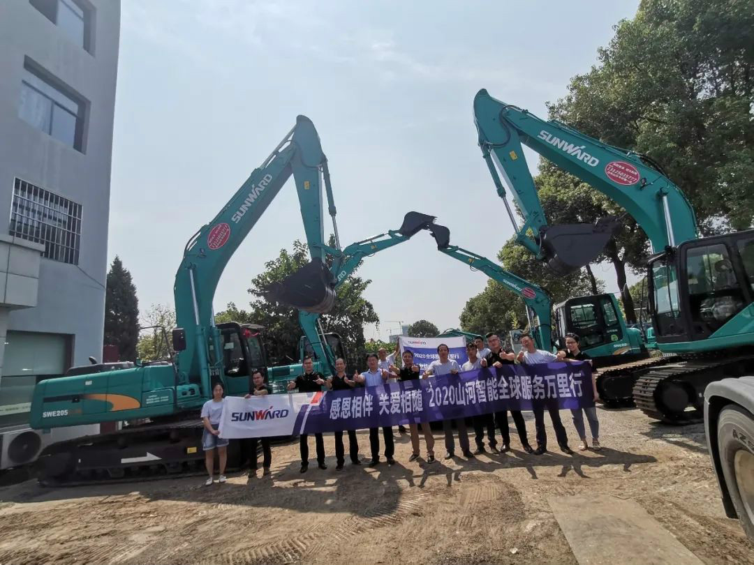 感恩相伴 关爱相随——湖北金刚龙8头号玩家效劳万里行