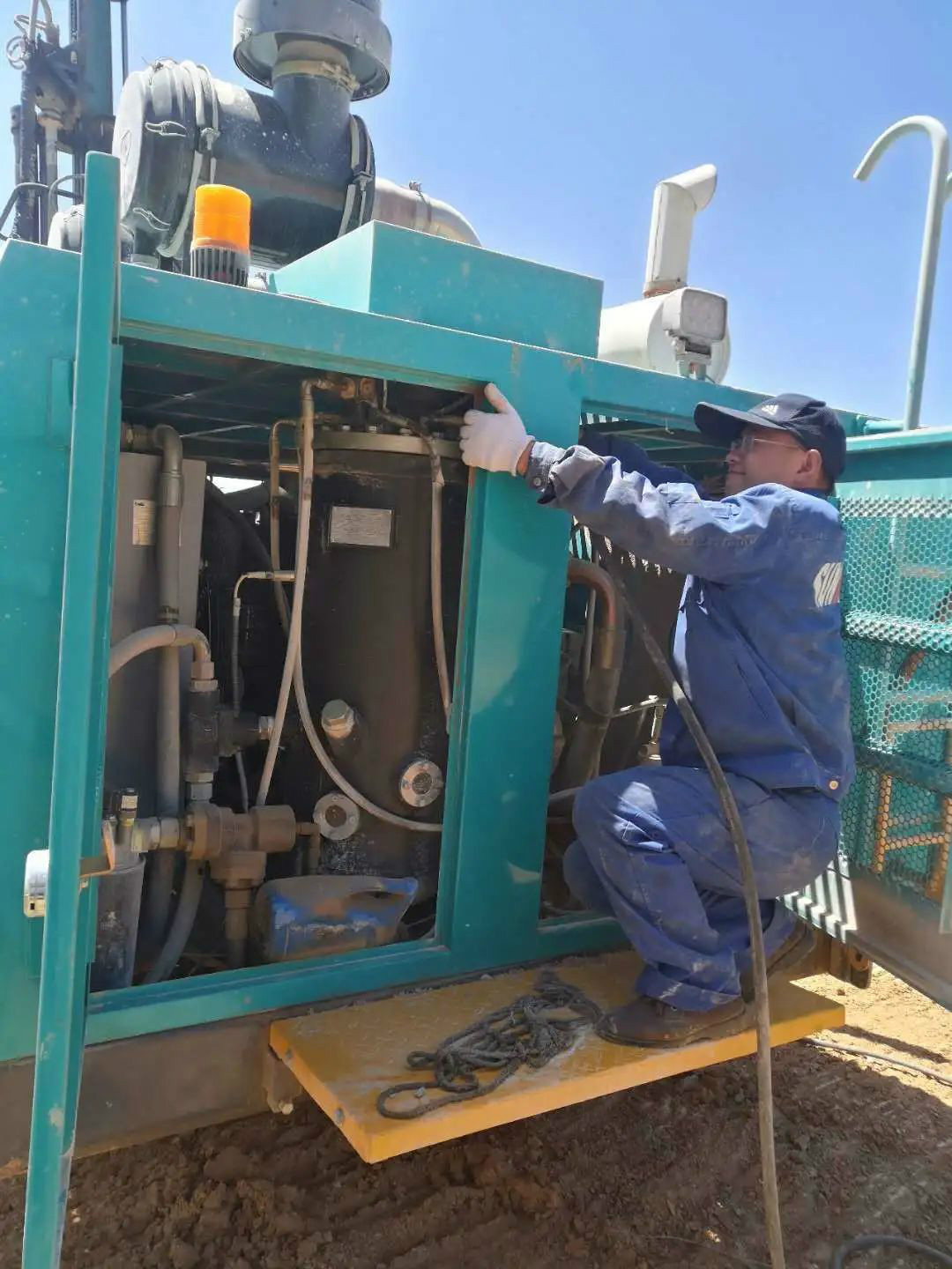 凿岩效劳见缝插针 龙8头号玩家关爱无微不至——龙8头号玩家智能凿岩装备效劳万里行活动走进甘肃平凉