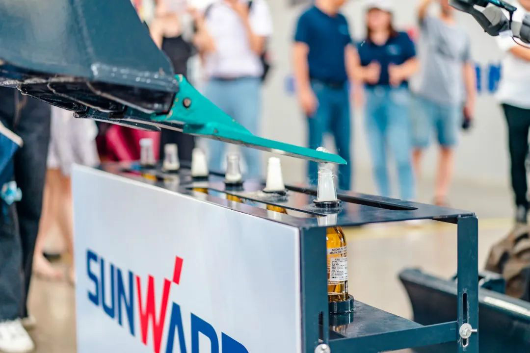 龙8头号玩家智能数字化出海升级暨联合阿里巴巴国际站线上直播活动圆满举行