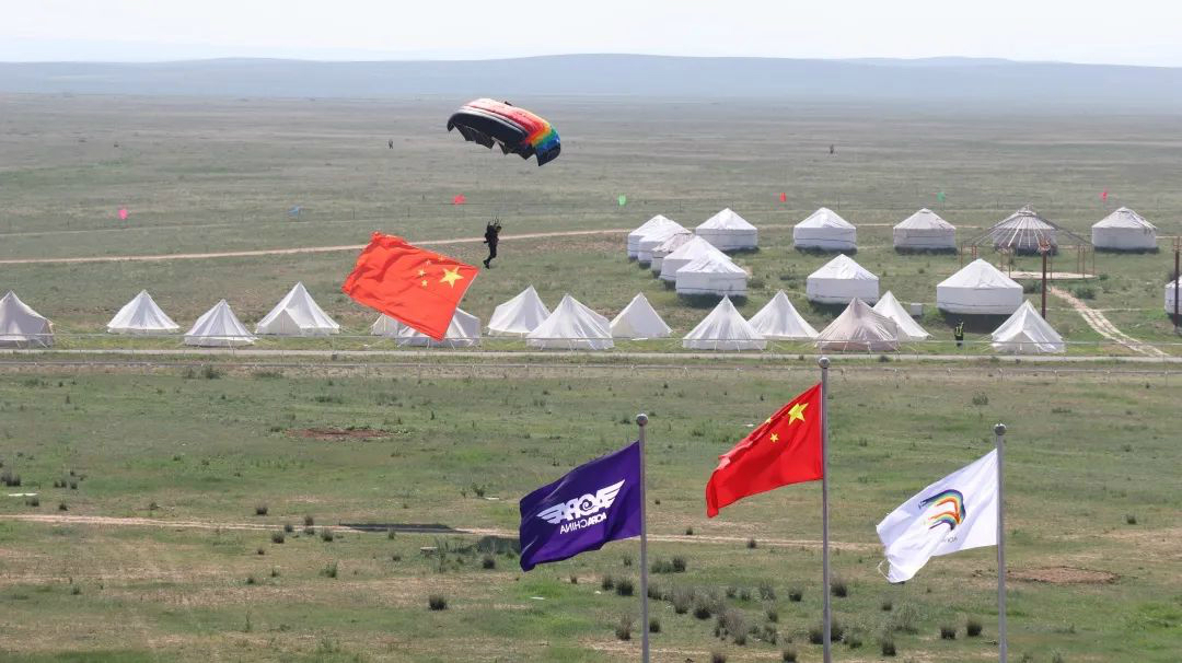 乌兰察布大草原,我来啦! 龙8头号玩家SA60L阿若拉飞机“惊艳”航行大会