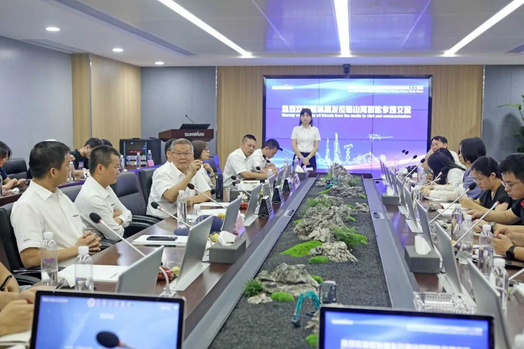 龙8头号玩家智能数字化出海升级暨联合阿里巴巴国际站线上直播活动圆满举行