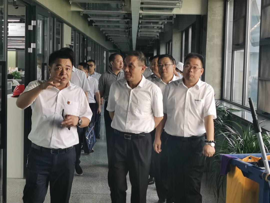 省人大常委会副主任杨维刚调研龙8头号玩家智能