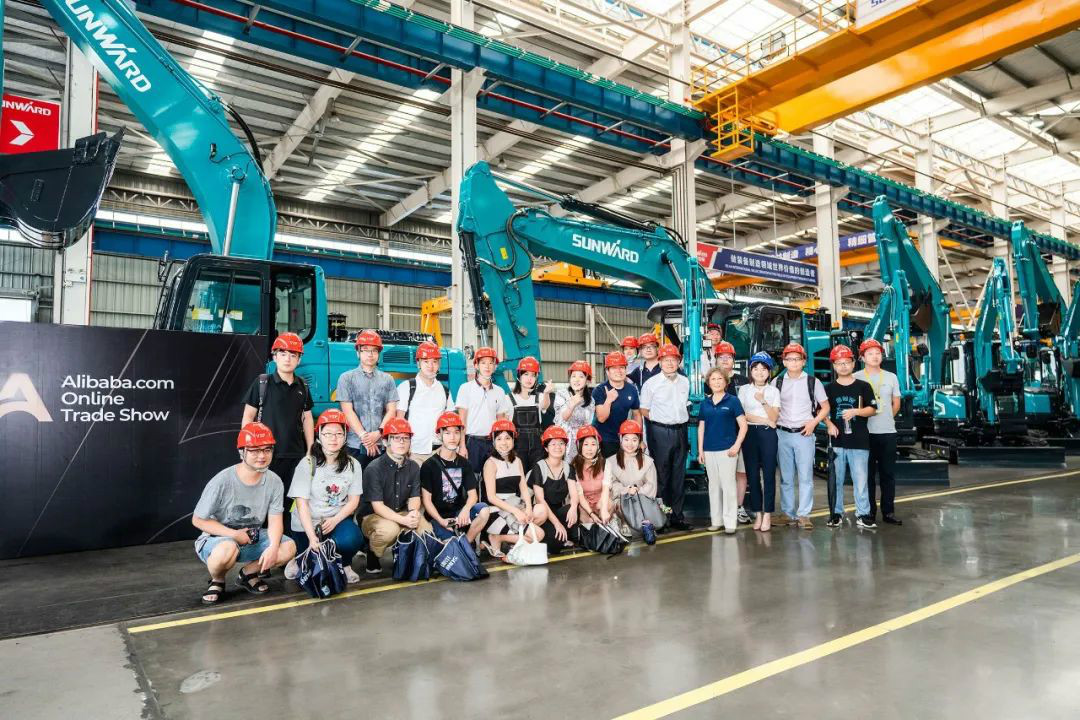 龙8头号玩家智能数字化出海升级暨联合阿里巴巴国际站线上直播活动圆满举行