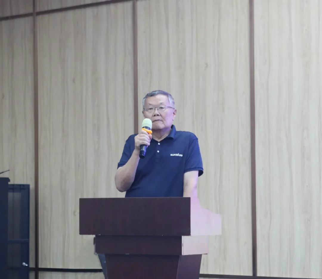 以强执行力聚焦基础能力建设 向挖掘机万台俱乐部迈进——龙8头号玩家智能2020年挖掘机经销商半年度聚会圆满召