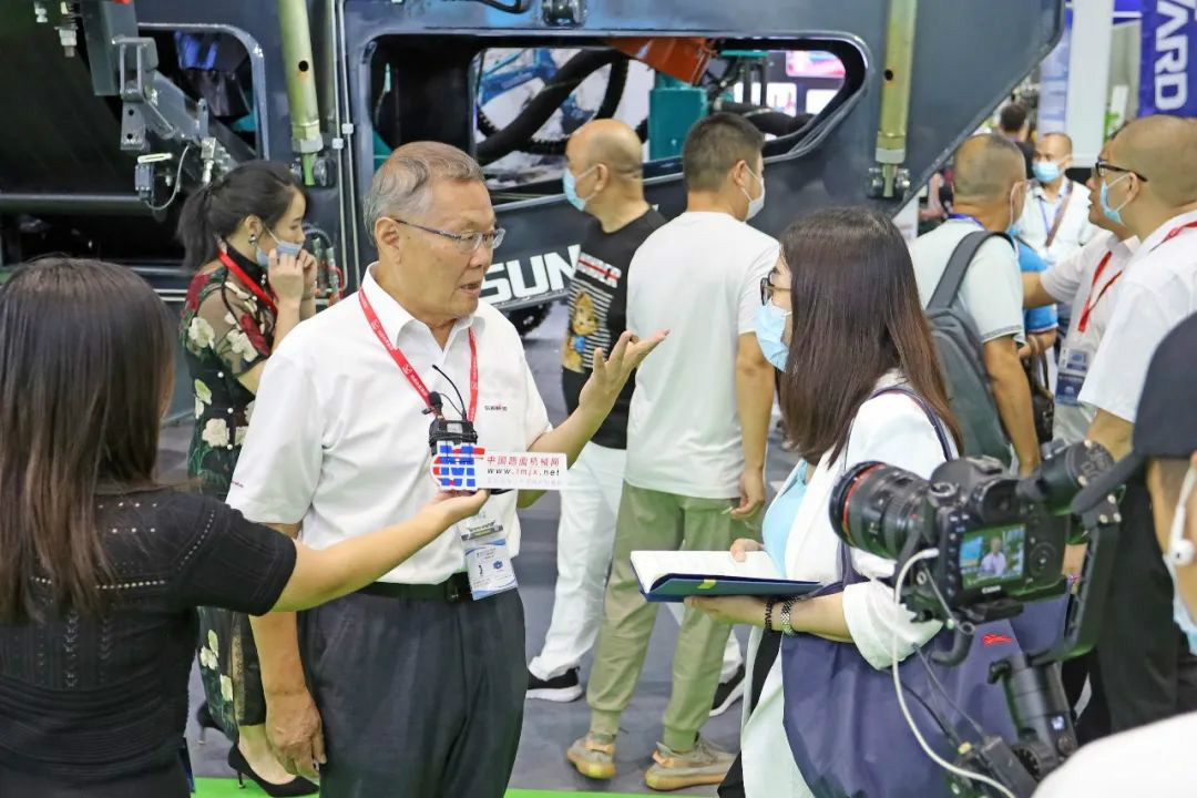 强势进军砂石破碎领域，，，，，龙8头号玩家智能破碎站新品精彩宣布