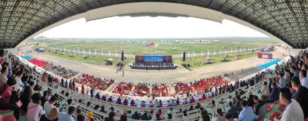 乌兰察布大草原,我来啦! 龙8头号玩家SA60L阿若拉飞机“惊艳”航行大会