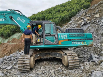 感恩相伴，，，，，关爱相随——龙8头号玩家智能效劳万里行深入广洋装务客户