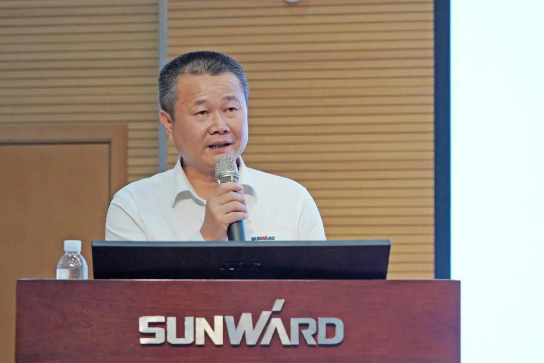 治理下移见效果，，，，，，，，业绩大增再起劲——龙8头号玩家智能2020年半年度谋划事情聚会盛大召开