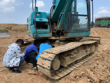 感恩相伴 关爱相随——龙8头号玩家智能效劳万里行效劳湖南