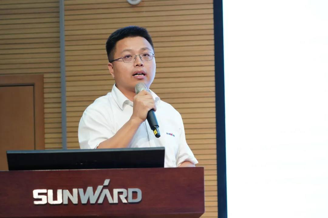 治理下移见效果，，，，，，，，业绩大增再起劲——龙8头号玩家智能2020年半年度谋划事情聚会盛大召开