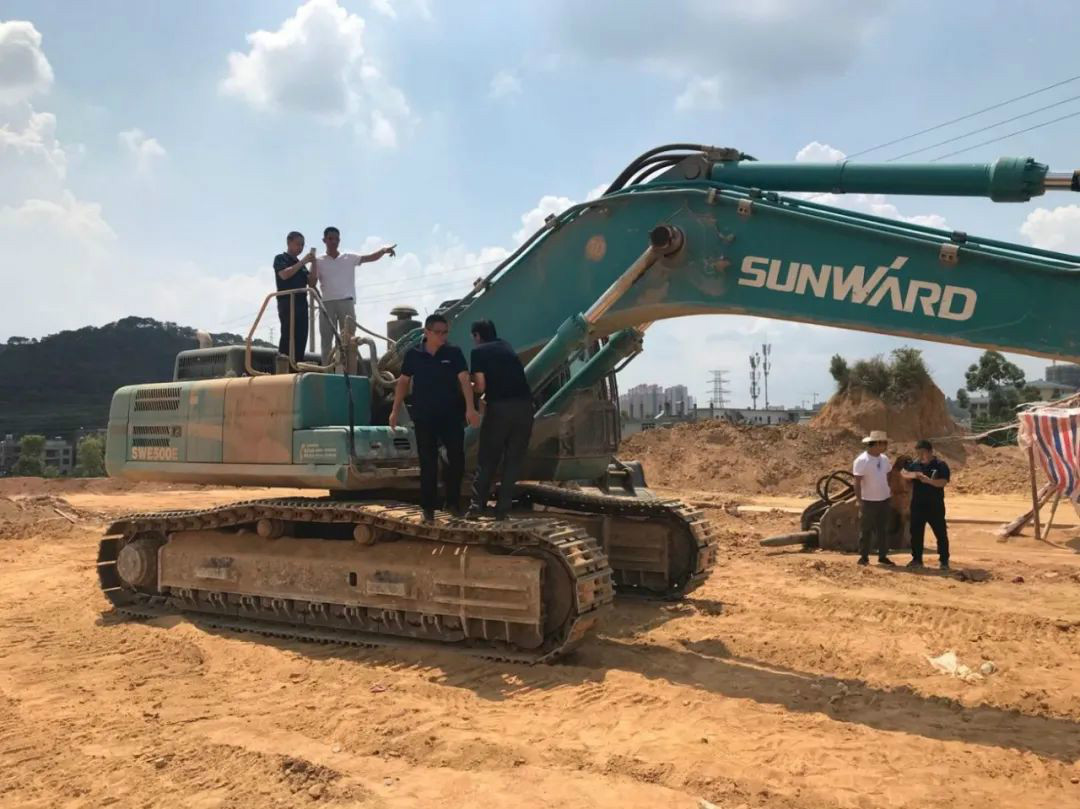 感恩相伴，，，，，关爱相随——龙8头号玩家智能效劳万里行深入广洋装务客户