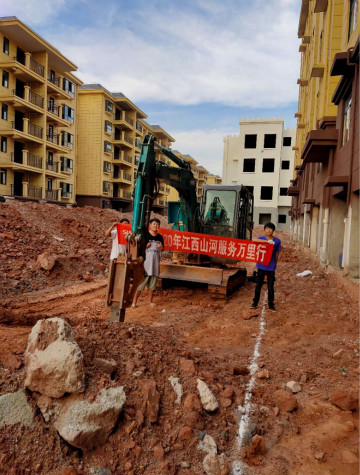 感恩相伴 关爱相随 ——江西龙8头号玩家效劳万里行