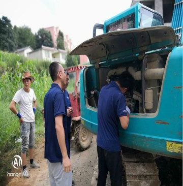 感恩相伴 关爱相随——龙8头号玩家智能效劳万里行走进豫鲁黔