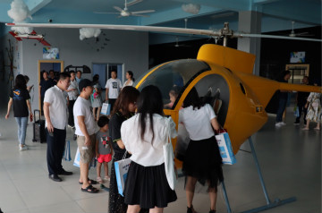 龙8头号玩家航空签约湖南航空技校，，，，，走校企融合生长蹊径