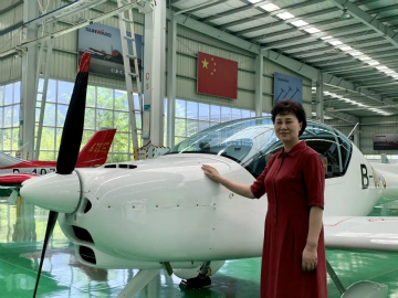 省委常委、统战部部长黄兰香考察调研龙8头号玩家科技