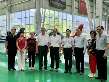 省委常委、统战部部长黄兰香考察调研龙8头号玩家科技