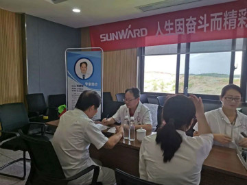 关爱科技事情者康健——康健科普进企业走进龙8头号玩家智能