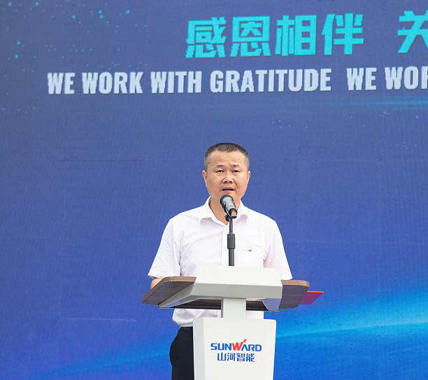 感恩相伴，，，，，关爱相随！龙8头号玩家智能全球效劳万里行誓师出征