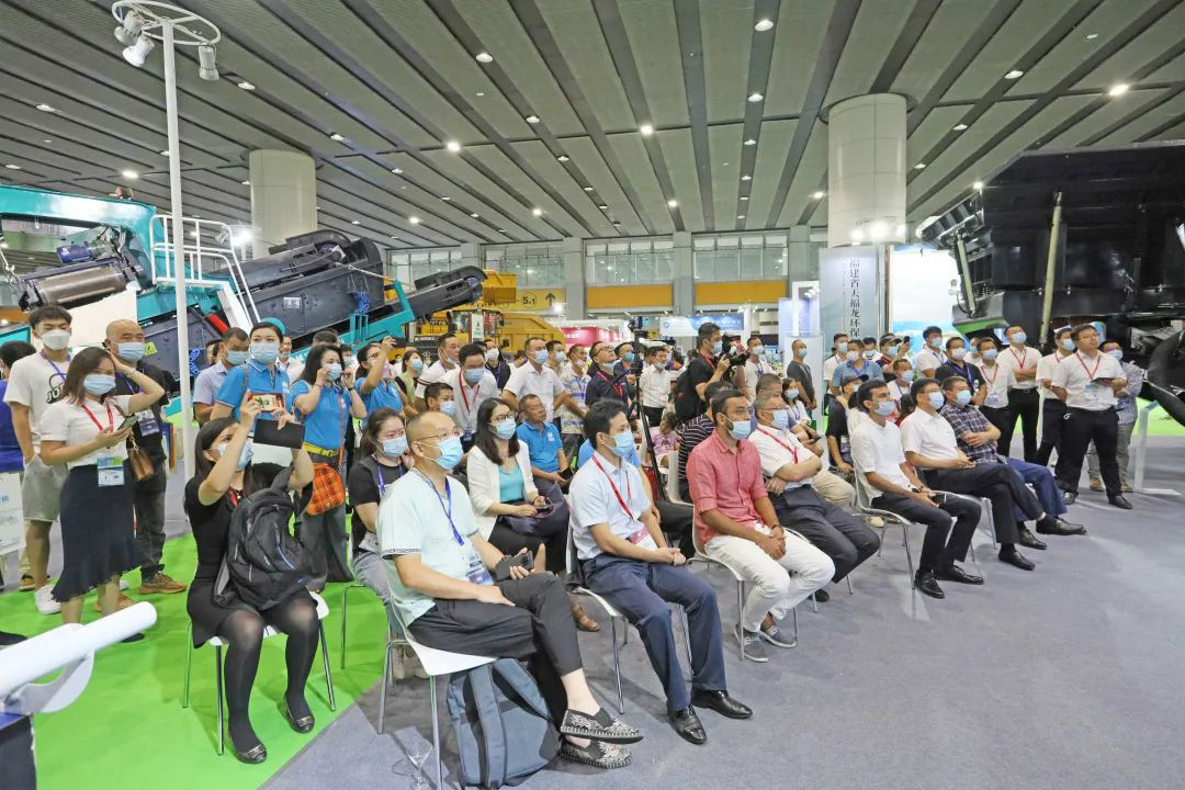 强势进军砂石破碎领域，，，，，龙8头号玩家智能破碎站新品精彩宣布