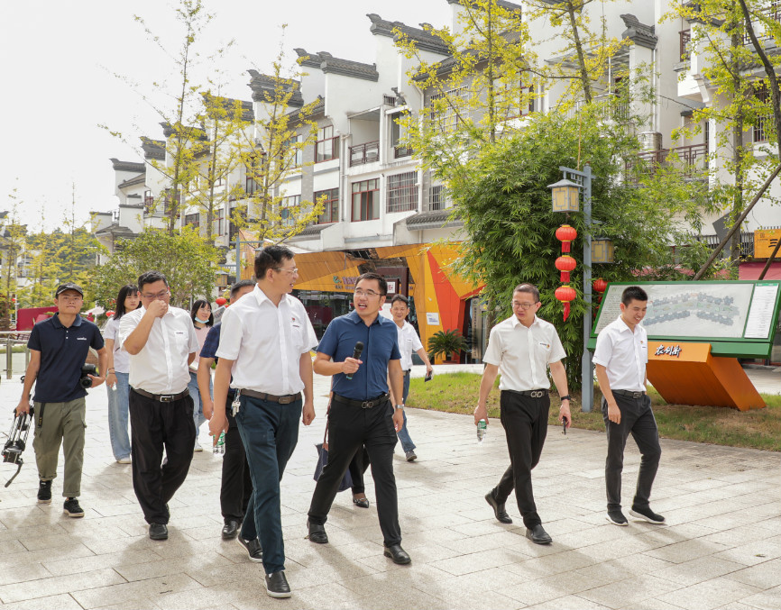 龙8头号玩家智能党委赴浔龙河交流学习