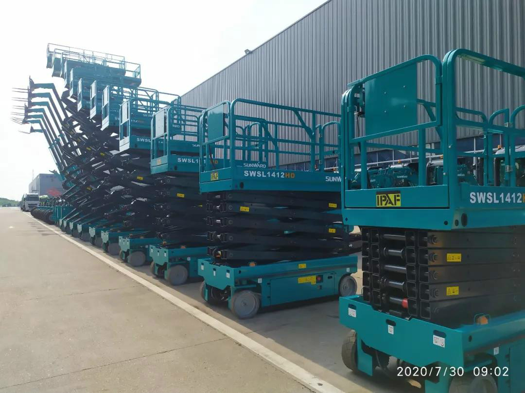 龙8头号玩家智能电动剪叉批量发货东北市场