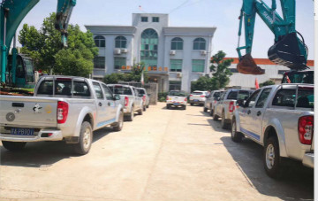 感恩相伴 关爱相随 ——江西龙8头号玩家效劳万里行