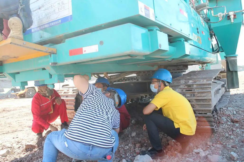 晚上八九点钟的太阳——龙8头号玩家智能效劳万里行新疆纪实