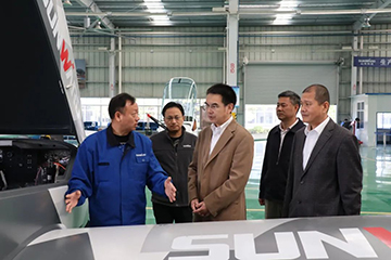 民航中南局副局长陈维调研龙8头号玩家科技