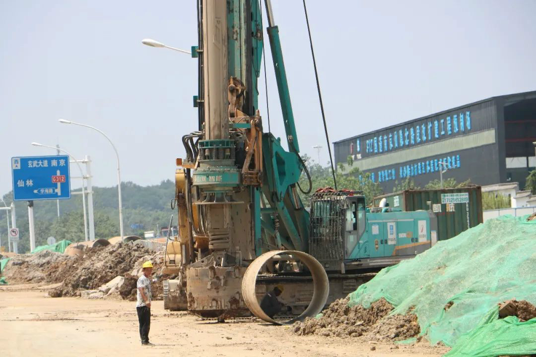 强悍体现赢青睐！龙8头号玩家智能360H旋挖钻助力南京312国道改扩建