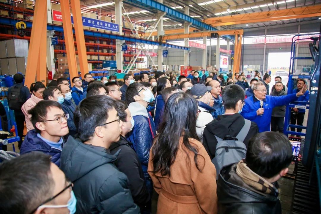 2020航天先进制造手艺国际钻研会代表团考察龙8头号玩家智能