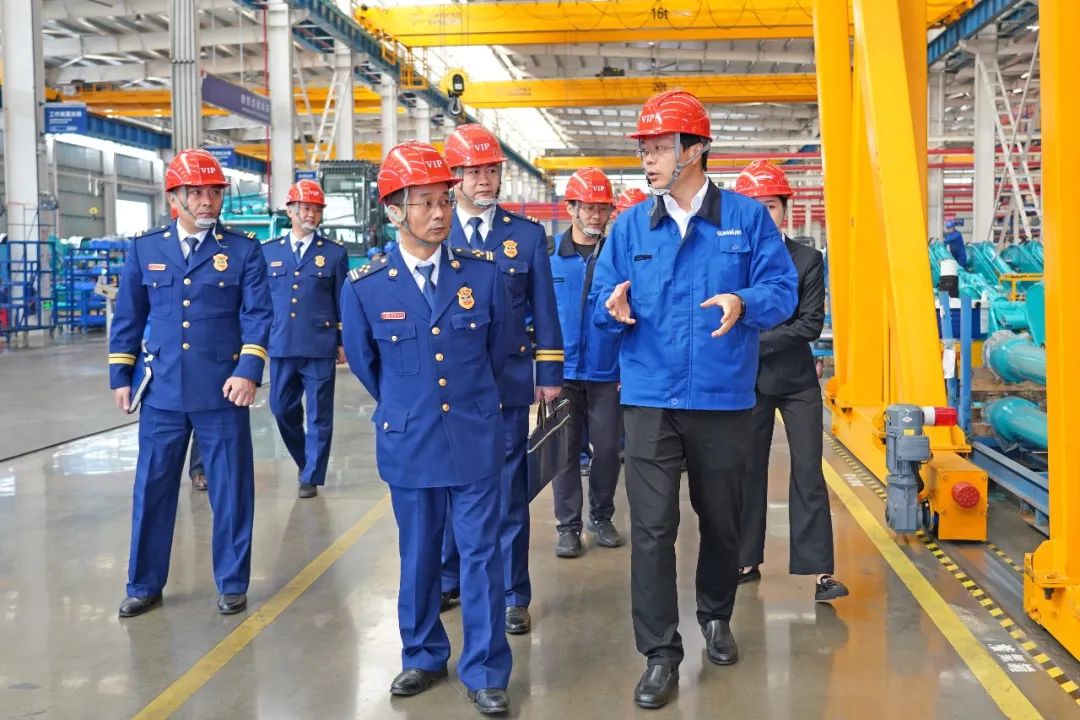 考察无人化妆备 高宁宇到访龙8头号玩家智能