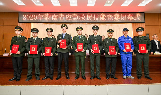 初生牛犊可撼虎 | 龙8头号玩家智能应抢救援队斩获诸多奖项