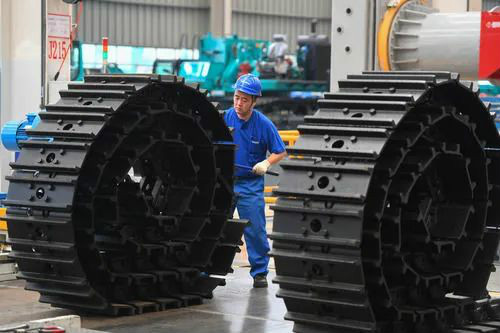 “智慧工厂”引领“生产节奏”——走进龙8头号玩家智能一探事实