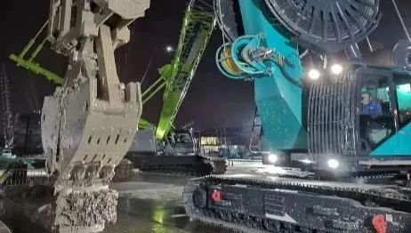 龙8头号玩家智能液压抓斗津门初显功