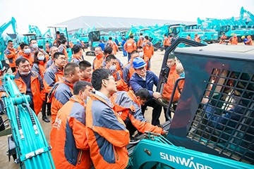 大国重器 壮哉龙8头号玩家！机友会微挖用户龙8头号玩家智能体验日