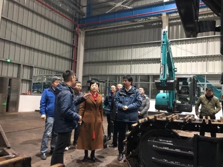 省工信厅副厅长彭涛一行调研龙8头号玩家智能