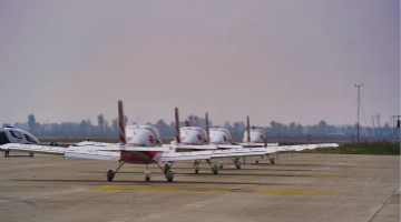 龙8头号玩家四机航行编队惊艳尧城（太原）国际通用航空航行大会