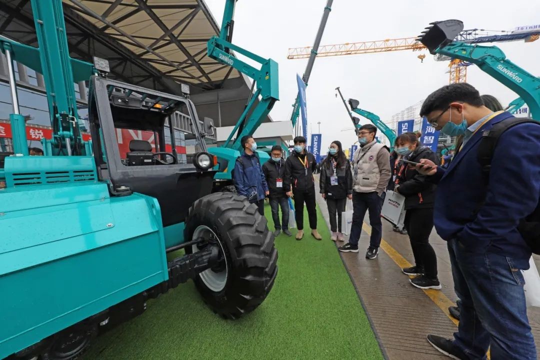 守正立异拓龙8头号玩家 龙8头号玩家智能闪灼2020上海宝马展