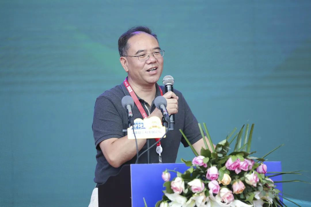 龙8头号玩家智能天下客户交流会在深基础工程生长论坛会场举行