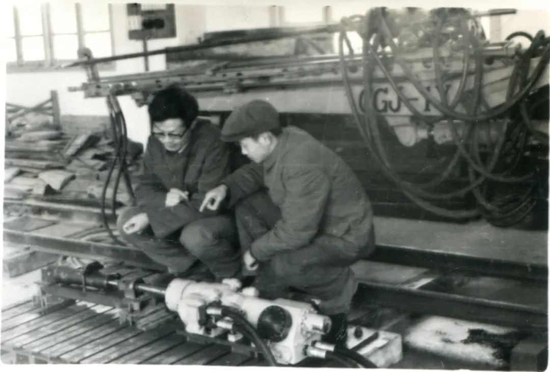 十年两办挖掘机行业年会 龙8头号玩家智能的底气何在