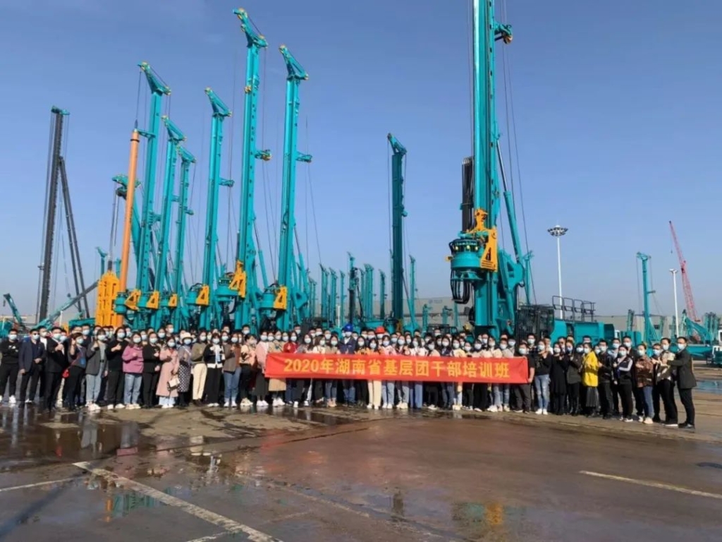 省下层团干部培训班成员来龙8头号玩家智能旅行交流