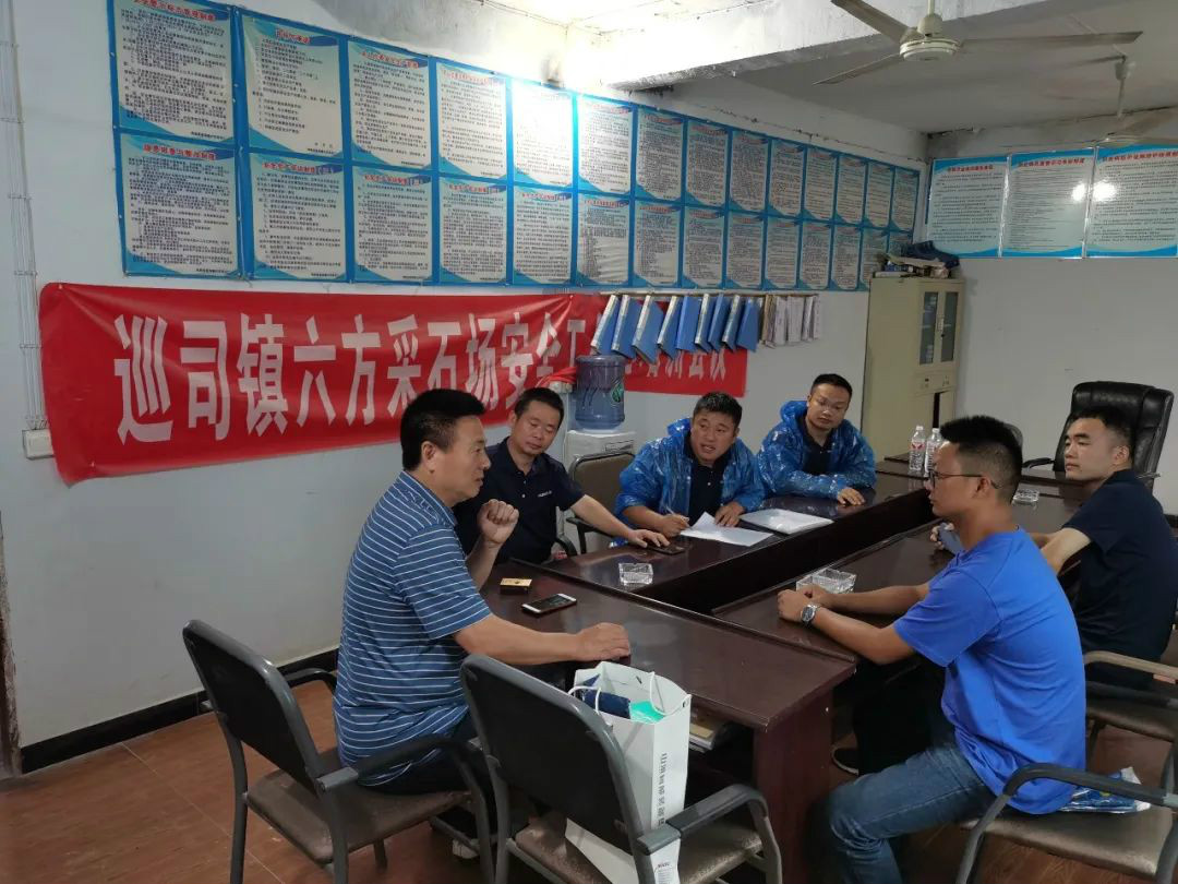 感恩相伴 关爱相随——龙8头号玩家智能效劳万里行川陕实录