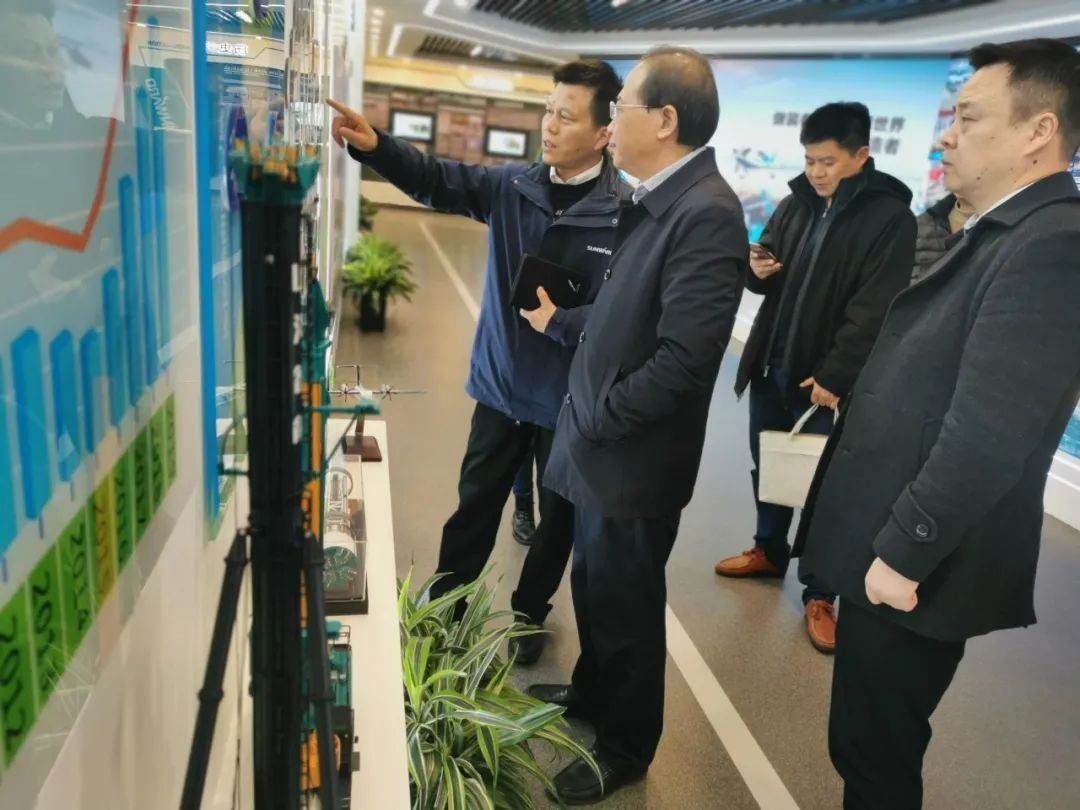 长沙市科技局局长郭塨调研龙8头号玩家智能