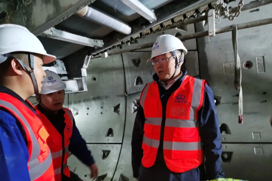何清华亲临中铁龙8头号玩家盾构施工项目指导事情