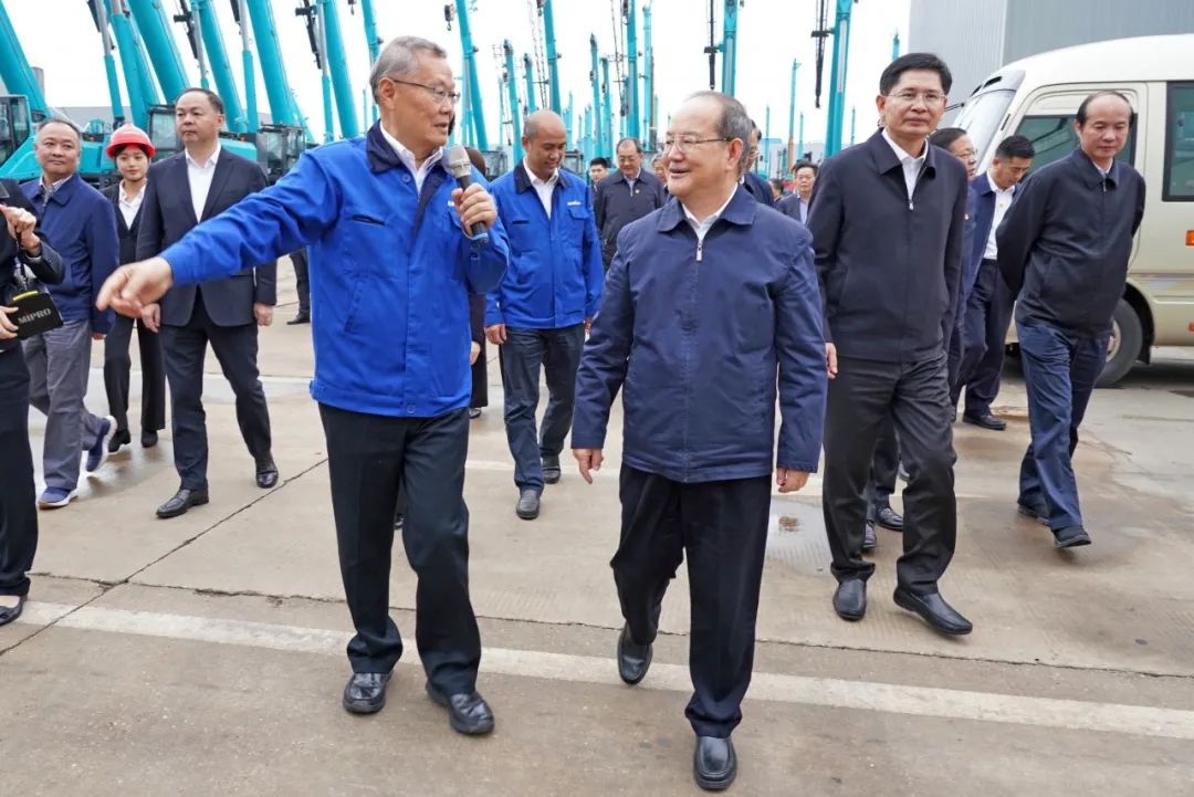 广西党政代表团考察龙8头号玩家智能