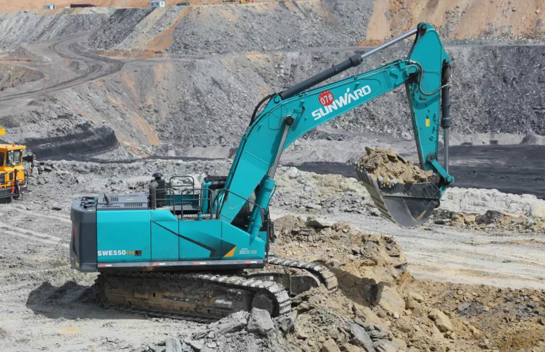 以先导式立异实现挖掘机从无到有，，，，，，，从小到大，，，，，，，从大到强！