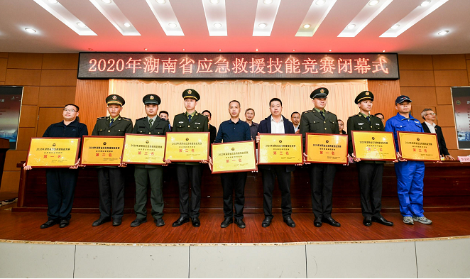 初生牛犊可撼虎 | 龙8头号玩家智能应抢救援队斩获诸多奖项